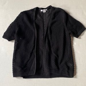 Short-sleeved mesh pattern sweater
